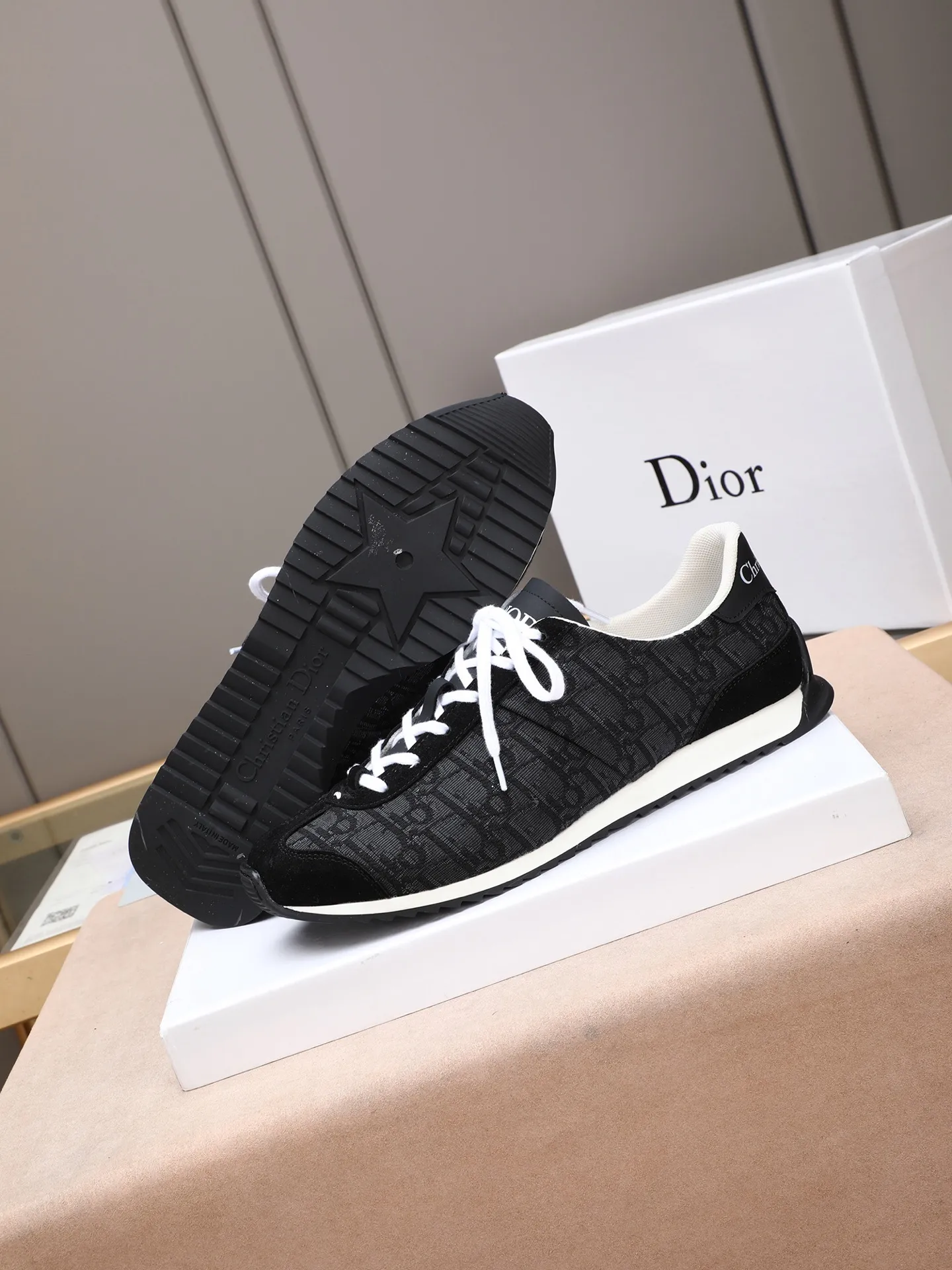 Men's shoes💰440 Dior【Dior】😘😘High-end series of casual men's shoes, simple and elegant👍👍👍The upper is made of first-layer genuine leather spliced ​​with Dior's special material [sun][sun]; imported first-layer sheepskin lining; special outsole, wear-resistant, lightweight, the overall design is harmonious and unified without lacking personality 👣🌟✨You deserve it! Multiple colors to choose from! 😍Size 38～44. (45 custom-made) The picture above is a big seller🔥🔥🔥